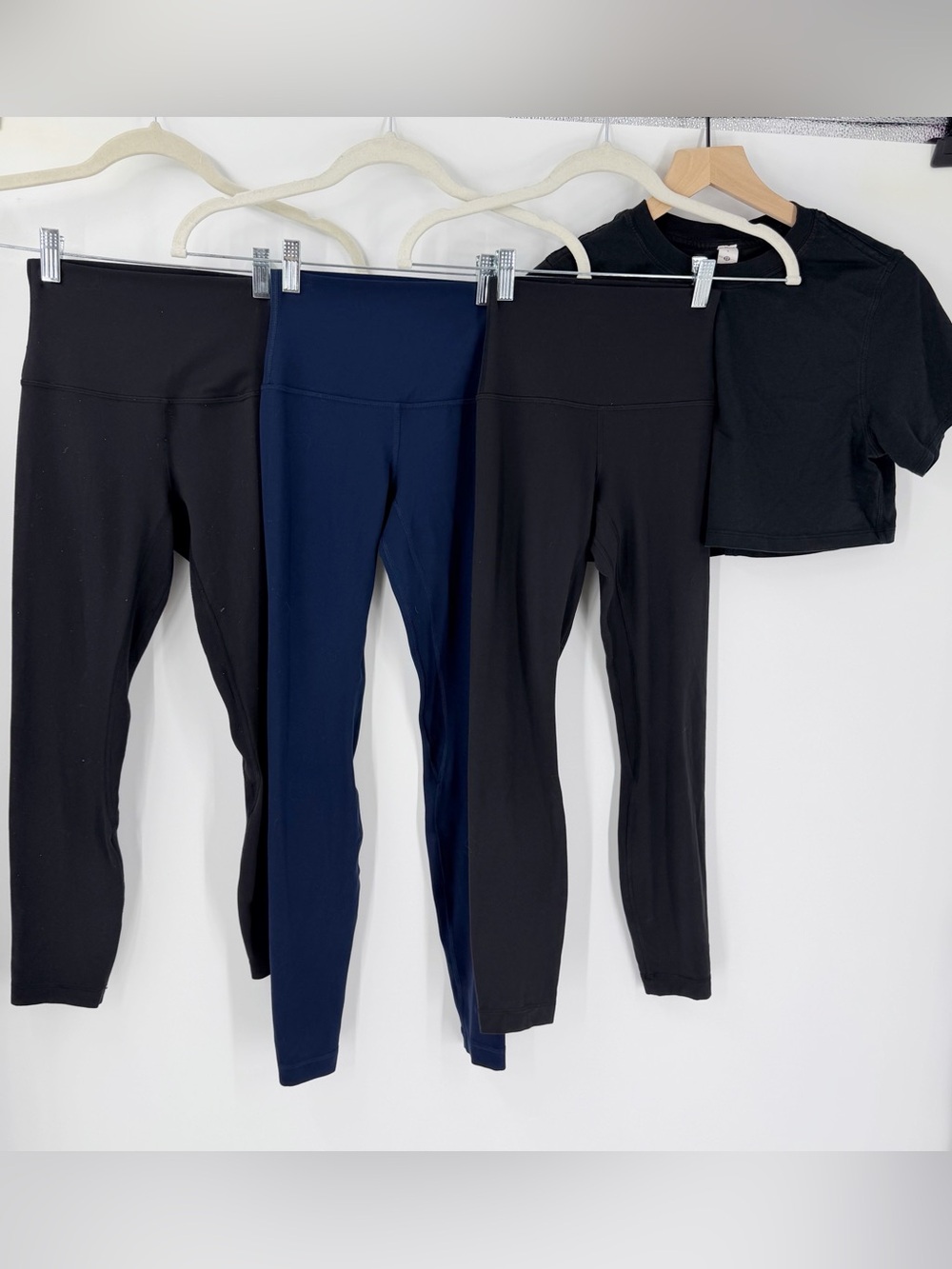 Bundle of 4 Lululemon Leggings and Crop Top Size 0